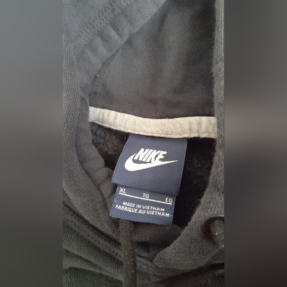 Black nike hoodie pull over - Picture 2 of 2